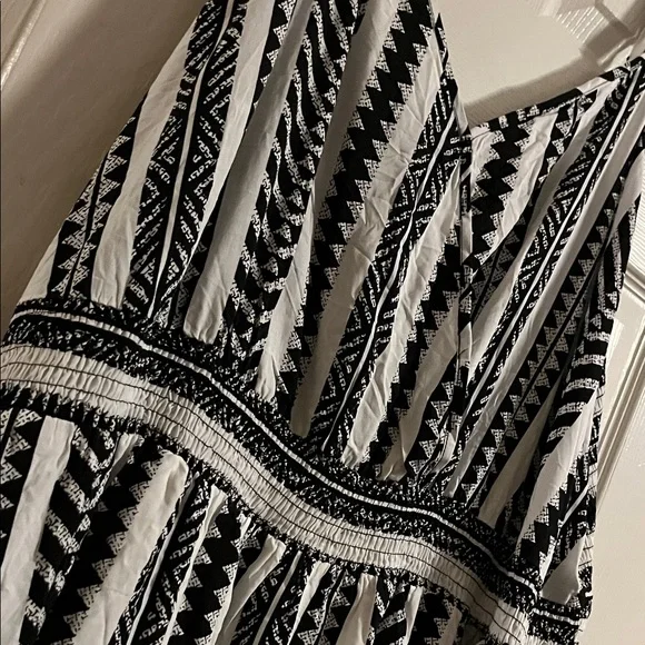 BloomChic Monochrome Patterned Maxi Dress - Picture 3 of 4